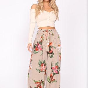 🆕 Fashion Nova Floral Pants